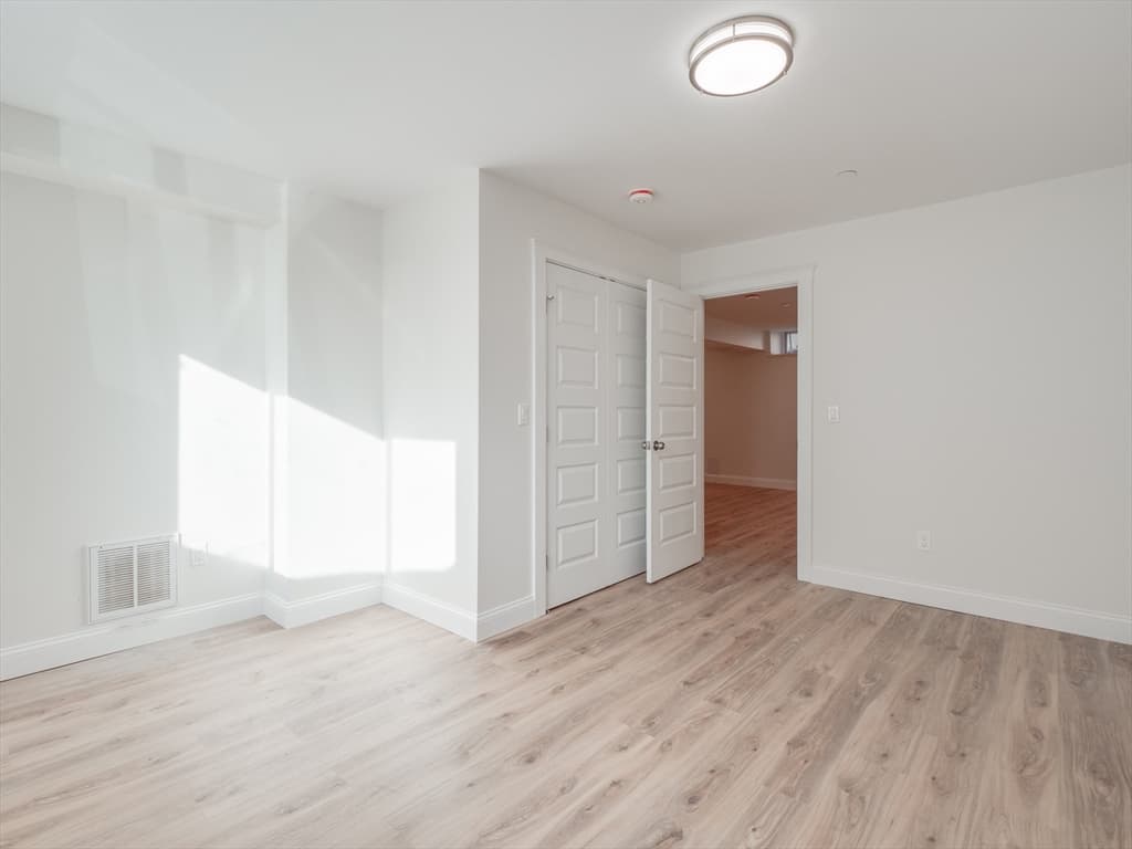 14 William St #1 photo 3