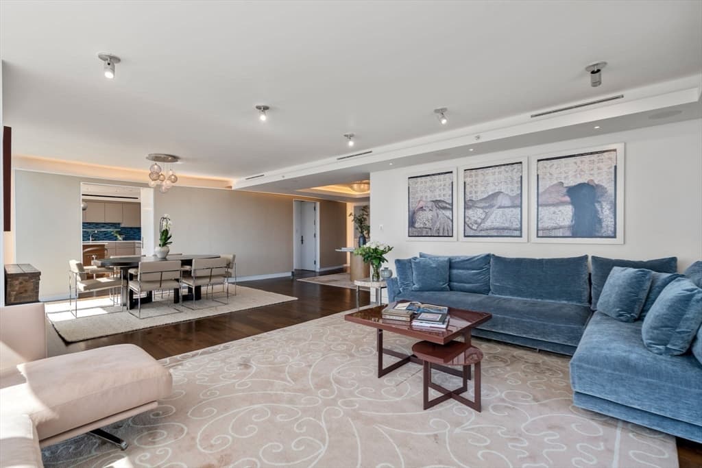 975 Memorial Dr #1008 photo 3