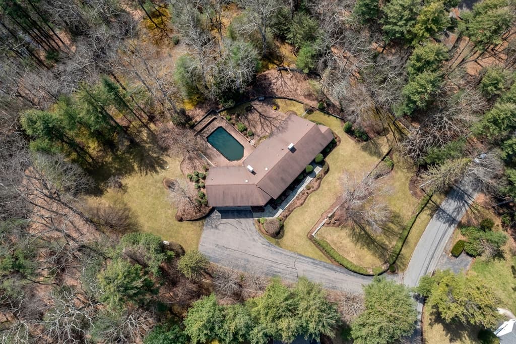 41 Bakers Hill Road