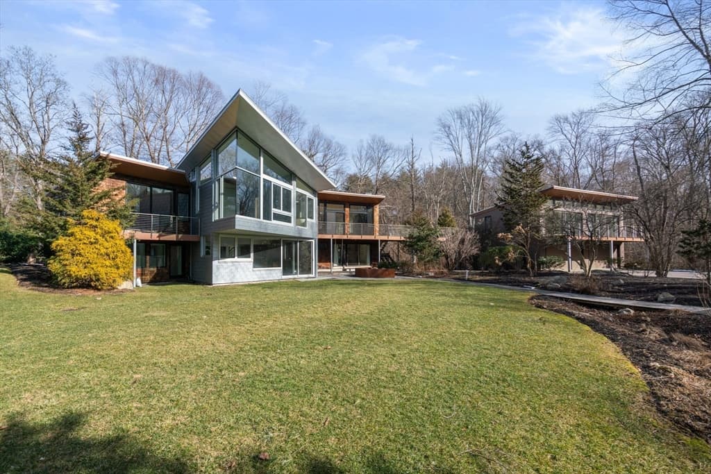 482 Glen Road photo 2