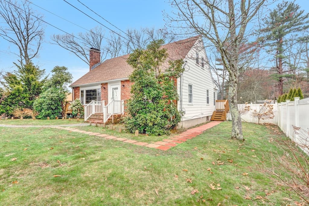393 High Plain Street photo 2
