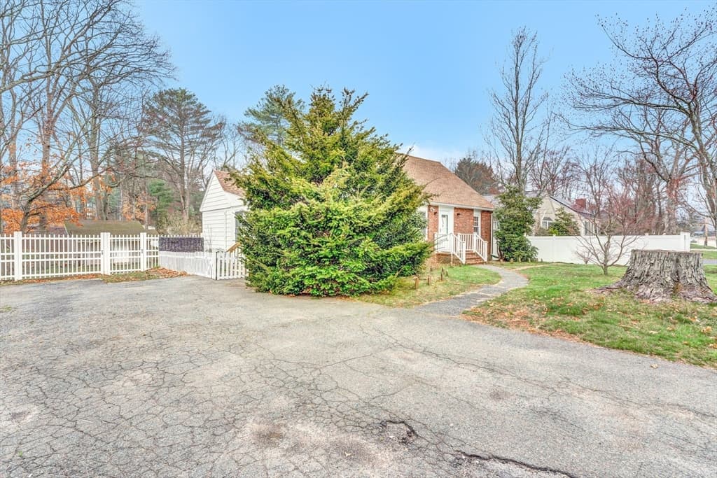 393 High Plain Street photo 3