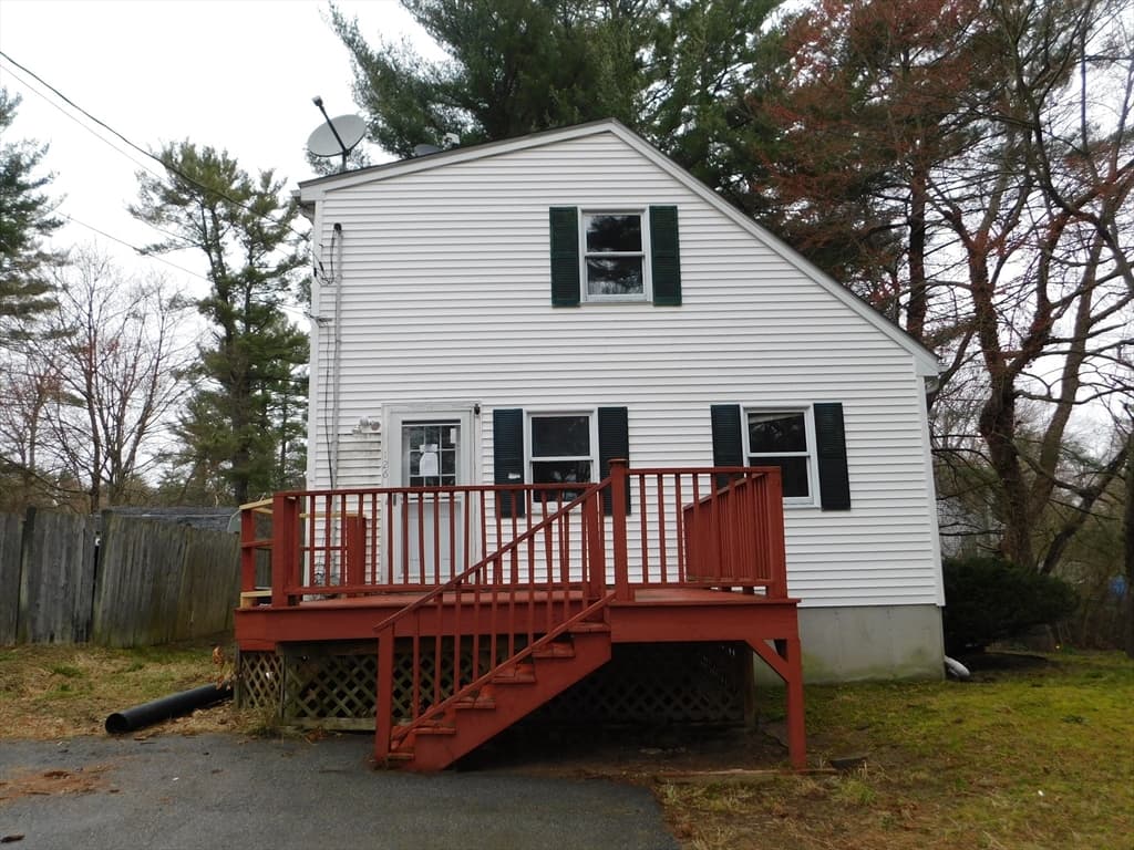 126 Hubbard Rd photo 2