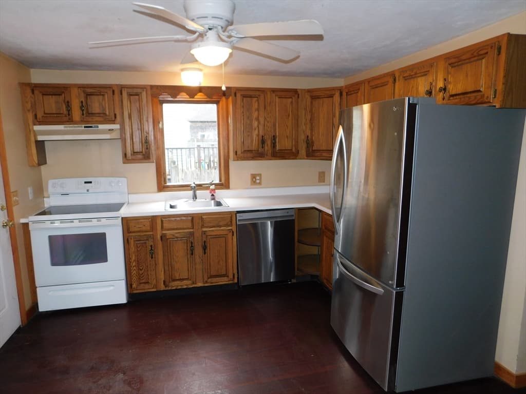 126 Hubbard Rd photo 5