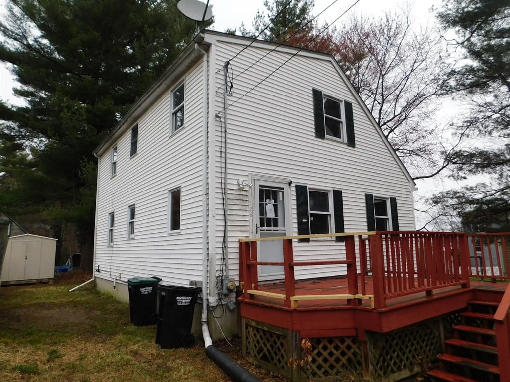 126 Hubbard Rd photo 4