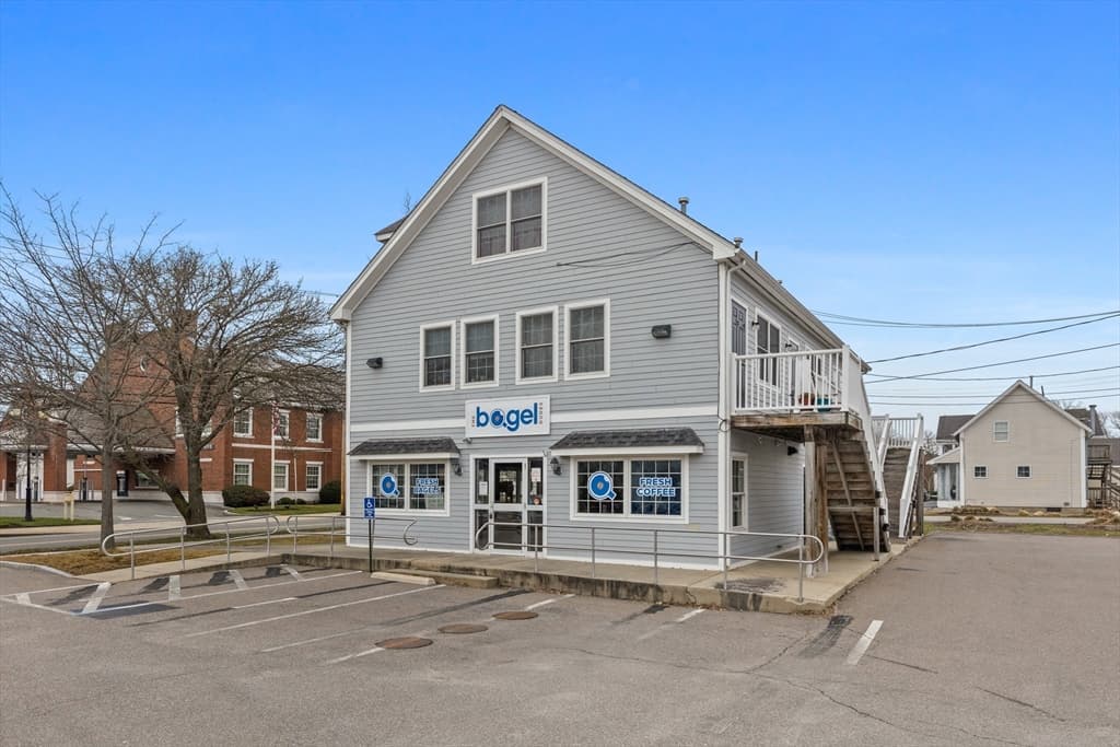 649 Main St photo 3