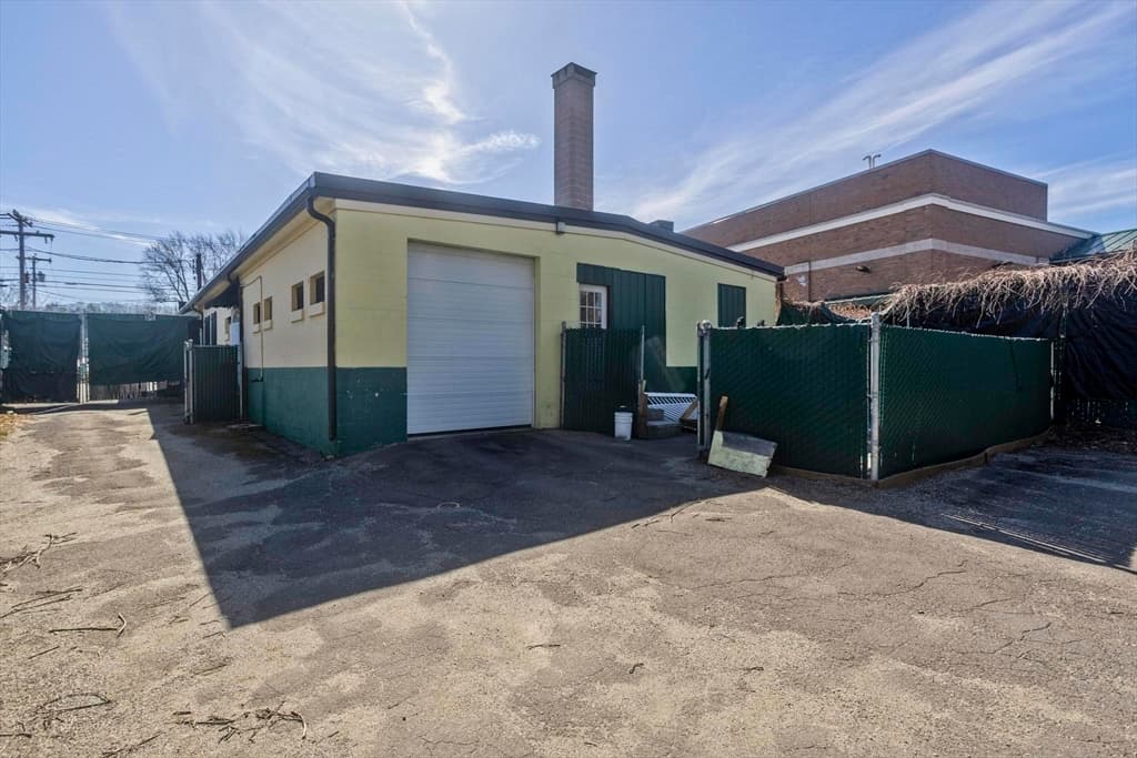252 Federal St photo 3