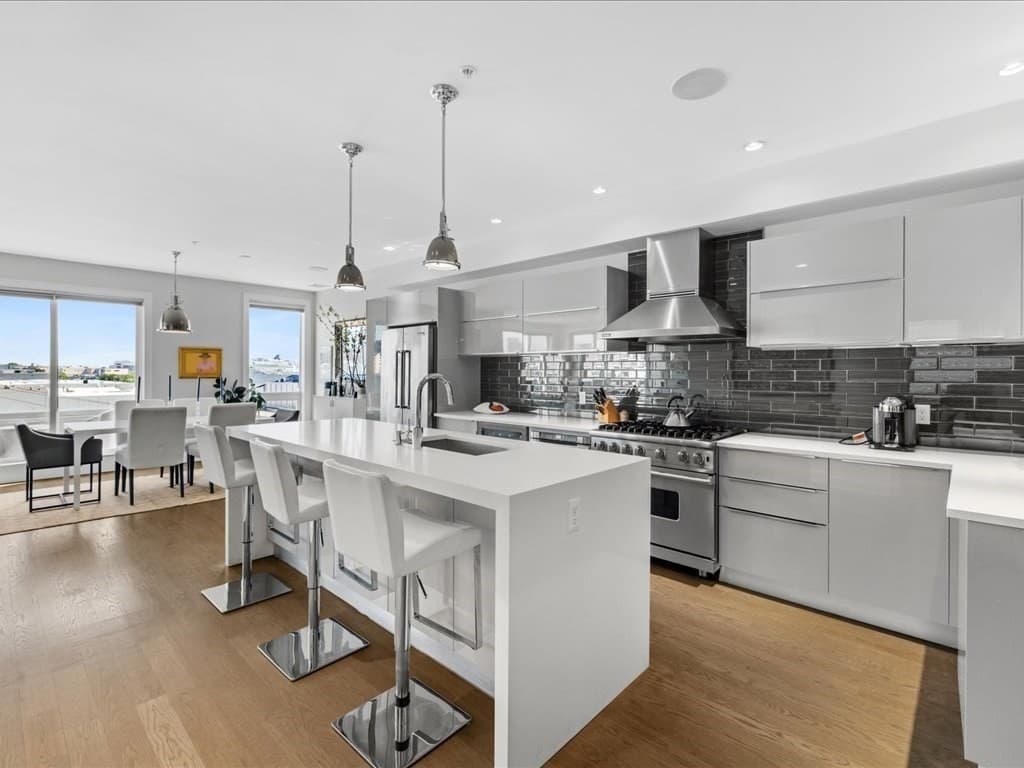 407 W 1st #302