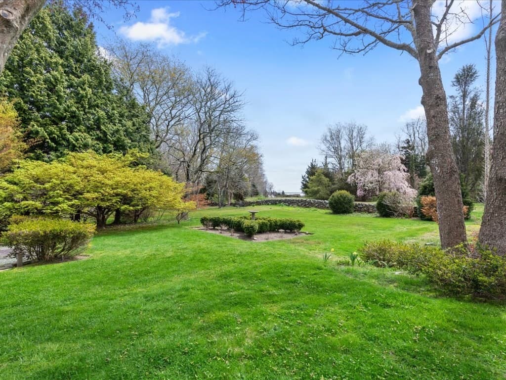 288 Russells Mills photo 2