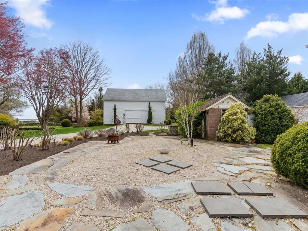 288 Russells Mills photo 5