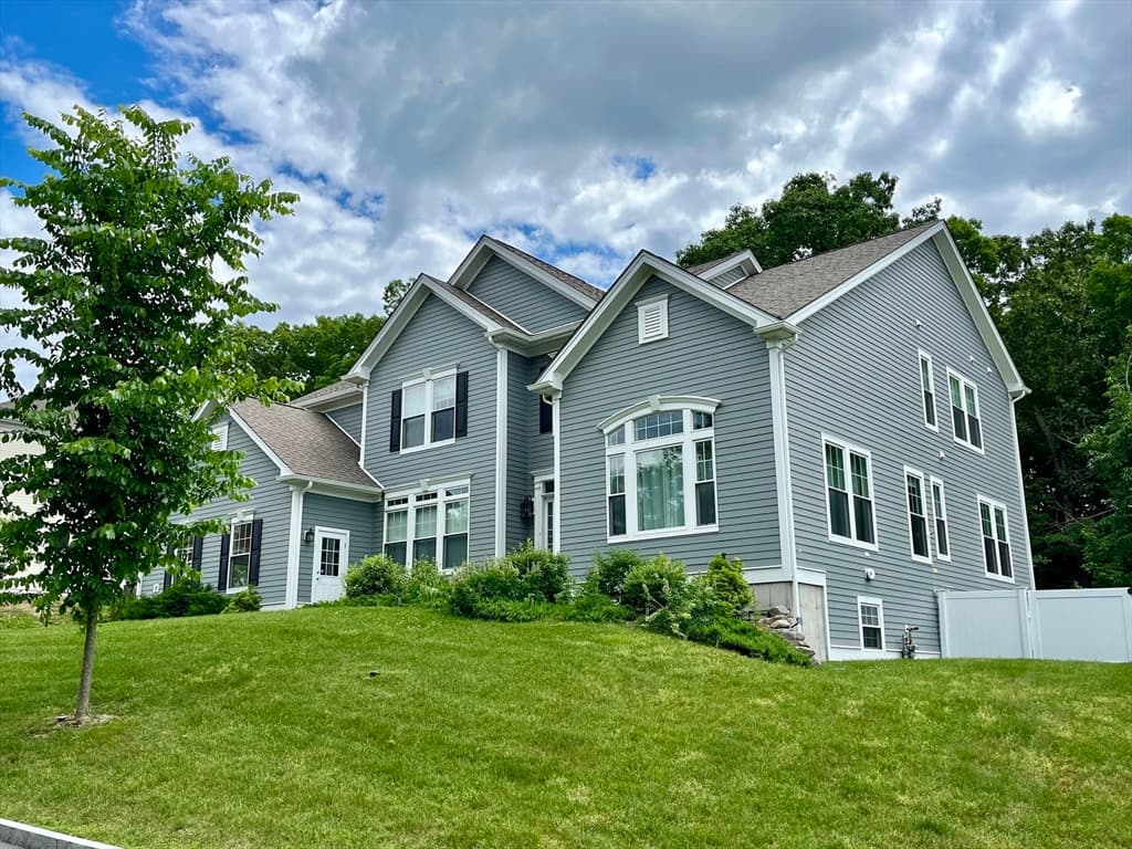 17 Woodlot Dr