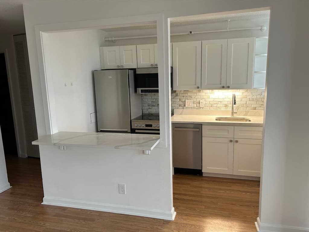 872 Massachusetts Avenue #1008 photo 3