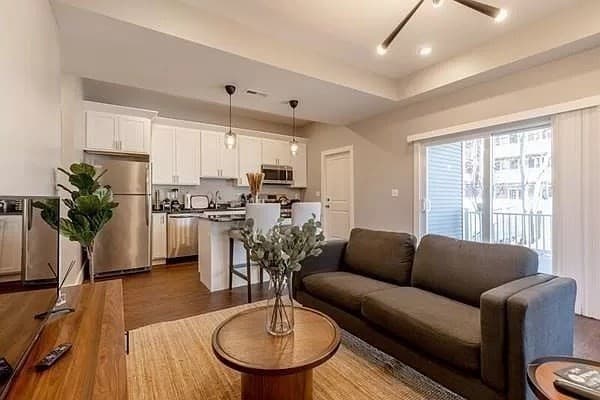 870 E 5th ##2