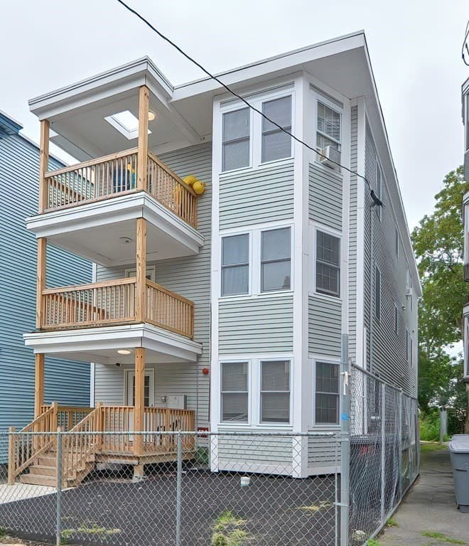 35 Ellington St photo 2