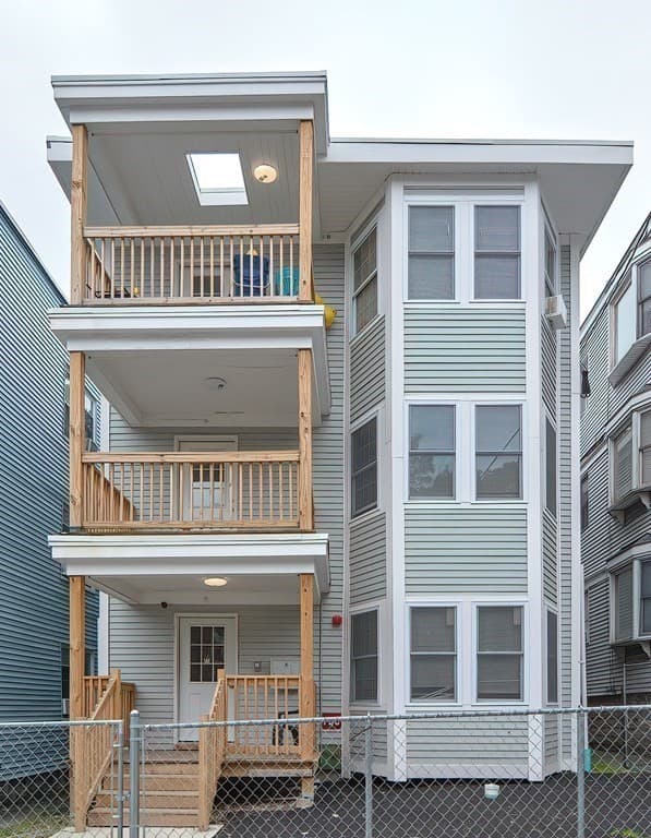 35 Ellington St