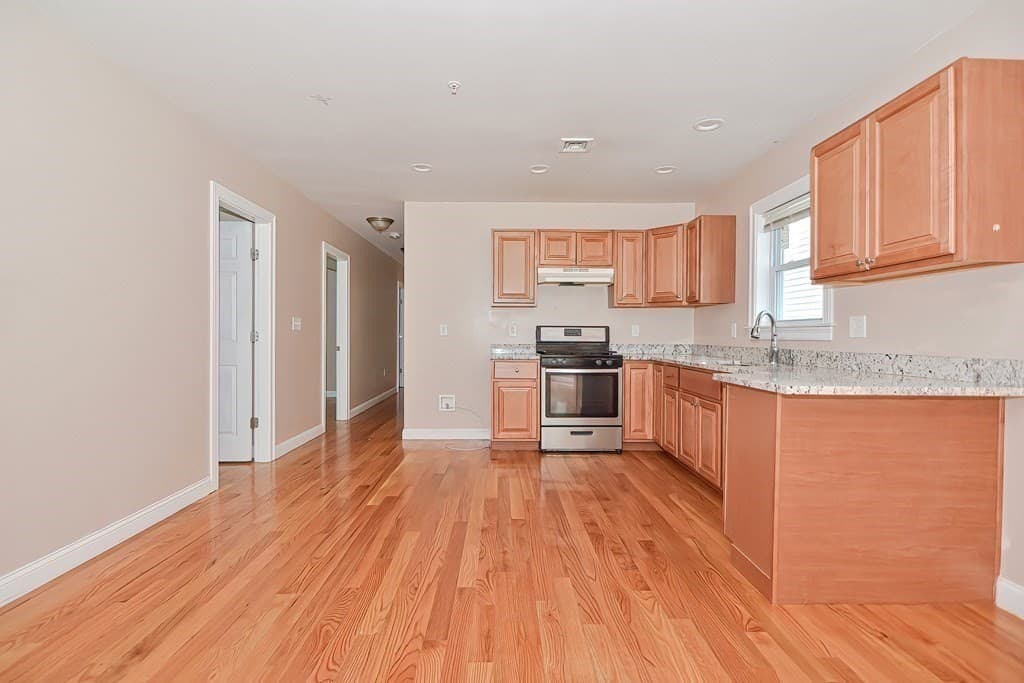 35 Ellington St photo 5