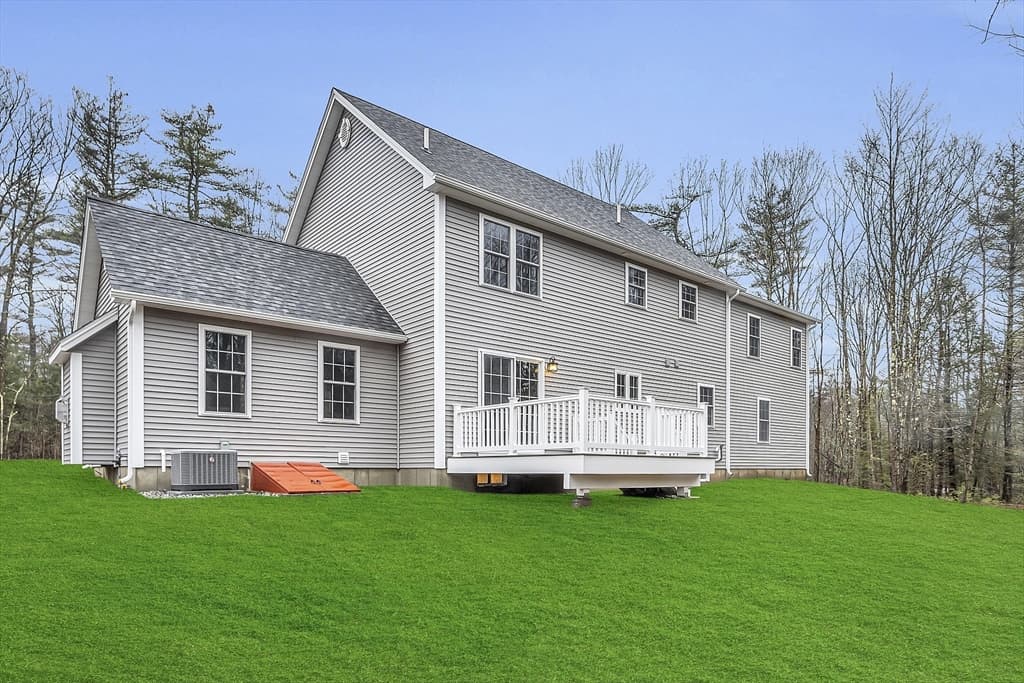 526 Hubbardston Rd photo 4