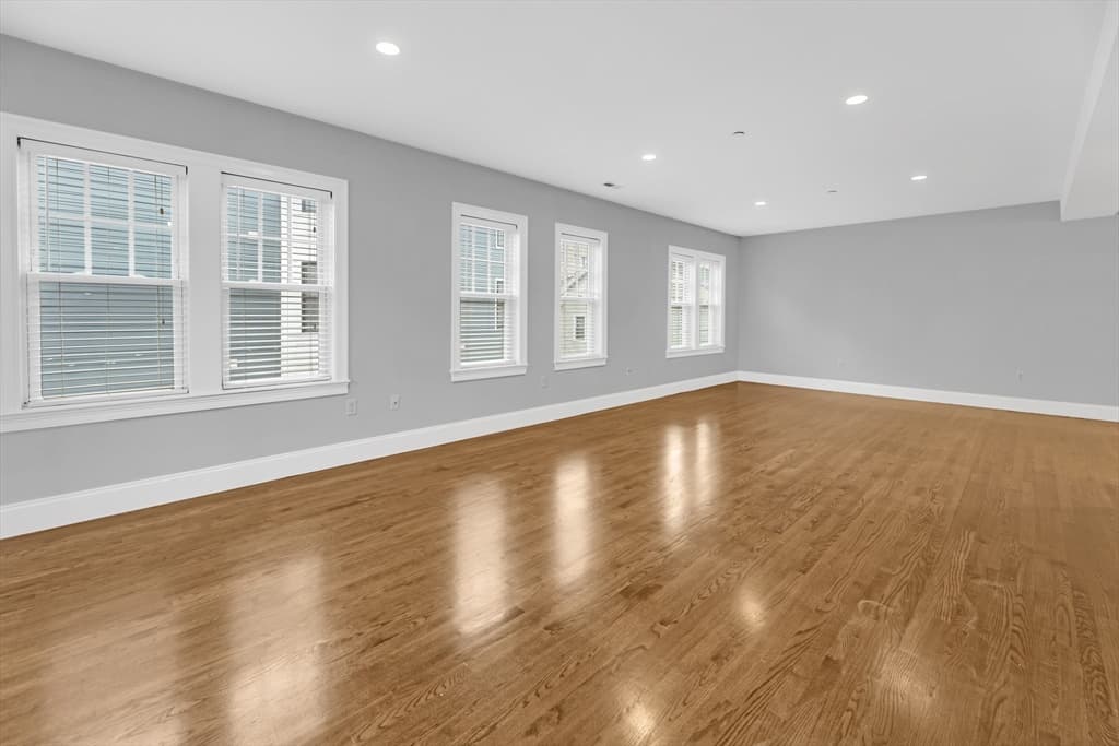 330 Dorchester St #2 photo 3