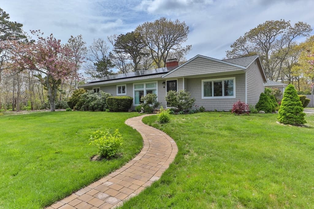 74 Circuit Ave photo 4