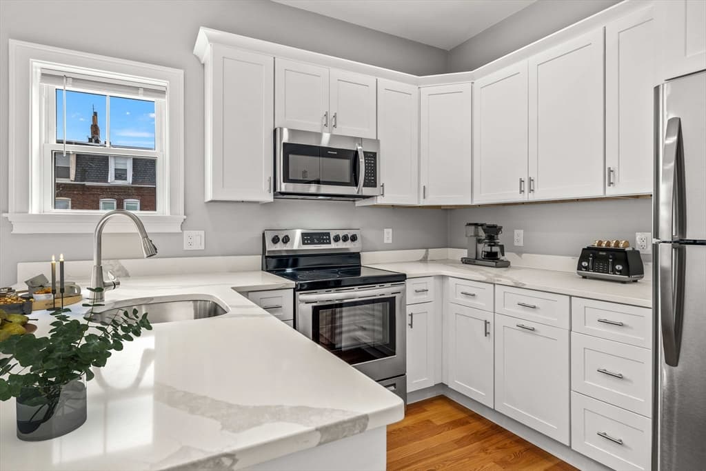 10 Eastman St #3