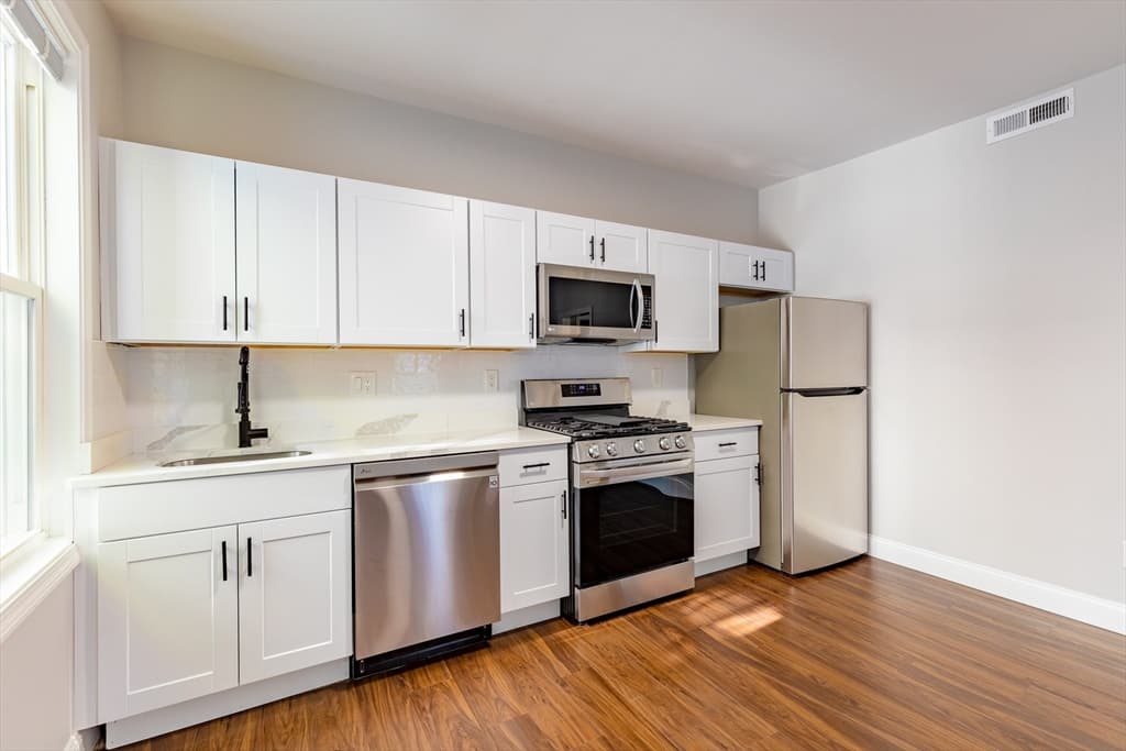 466 East 7th Street #2