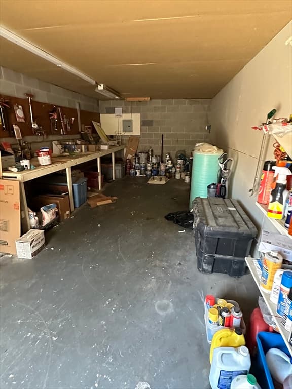 1721 Riverdale Garage photo 3