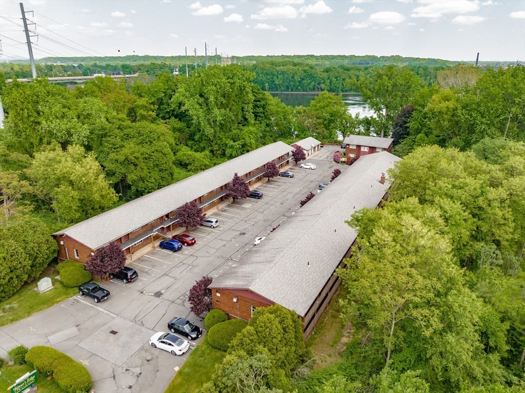 1721 Riverdale Garage
