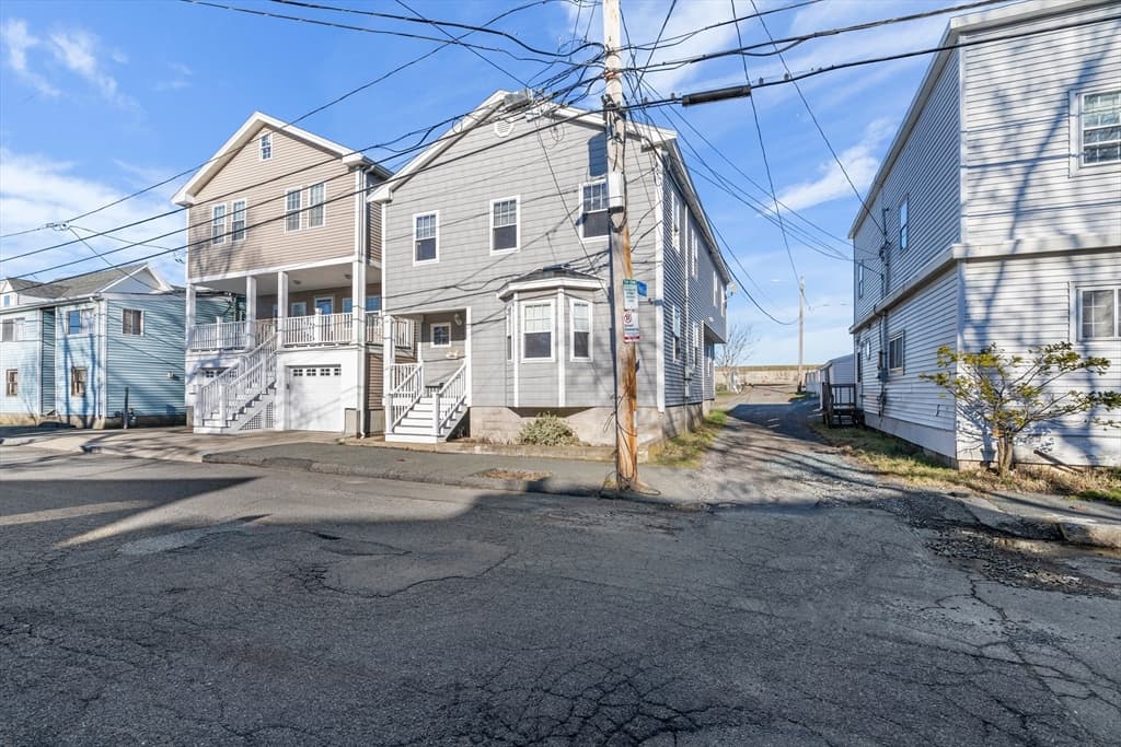 184 Broadsound Ave photo 3