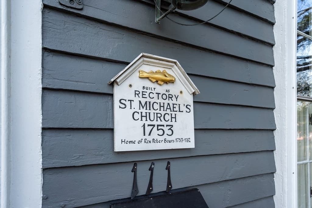 111 Elm Street photo 2