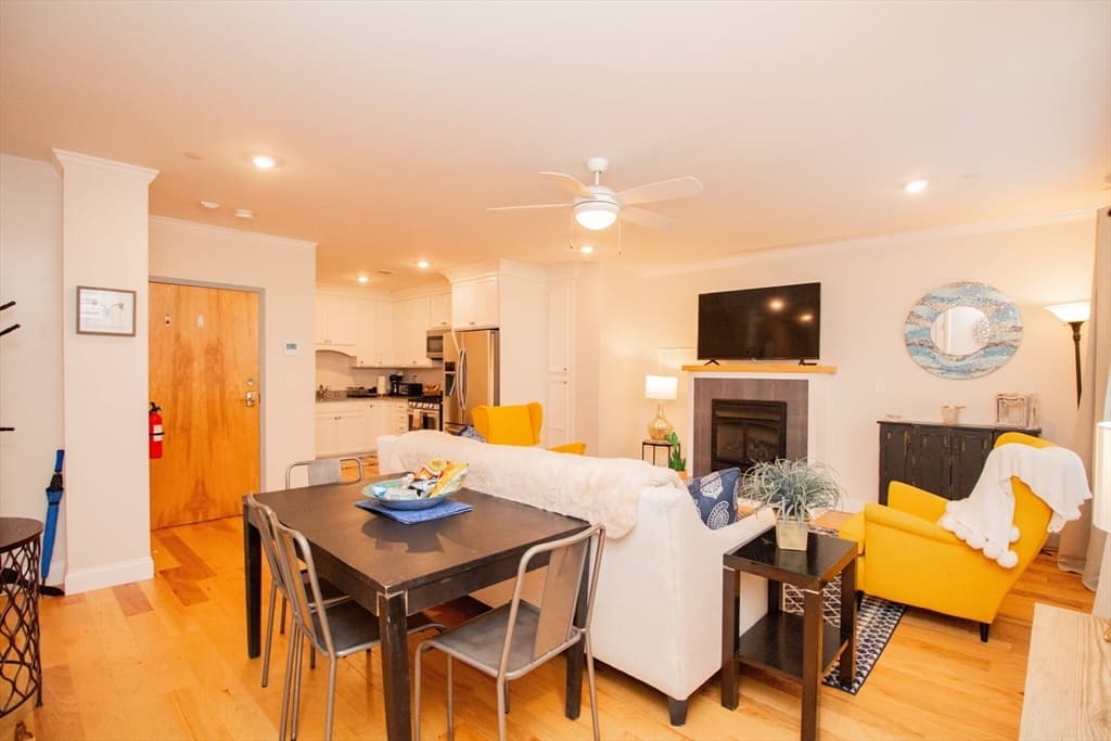1008 Tremont St #1 photo 2