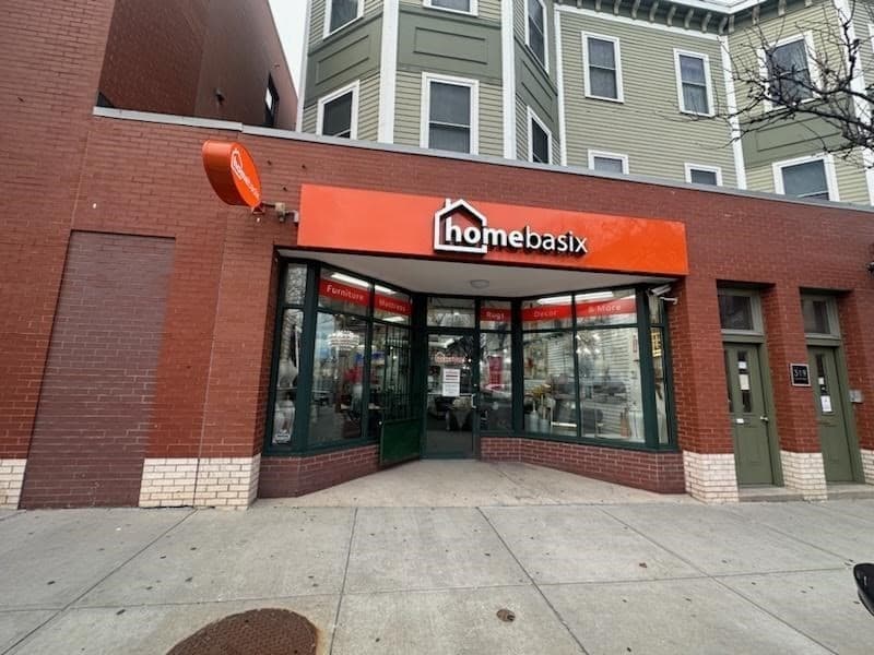 325 Centre Street photo 2