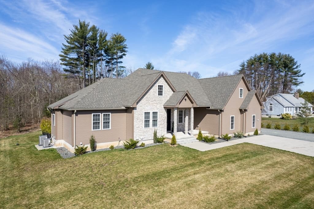 141 Birnie Ave photo 3