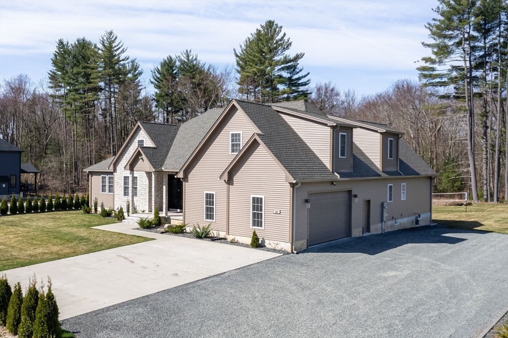 141 Birnie Ave photo 5