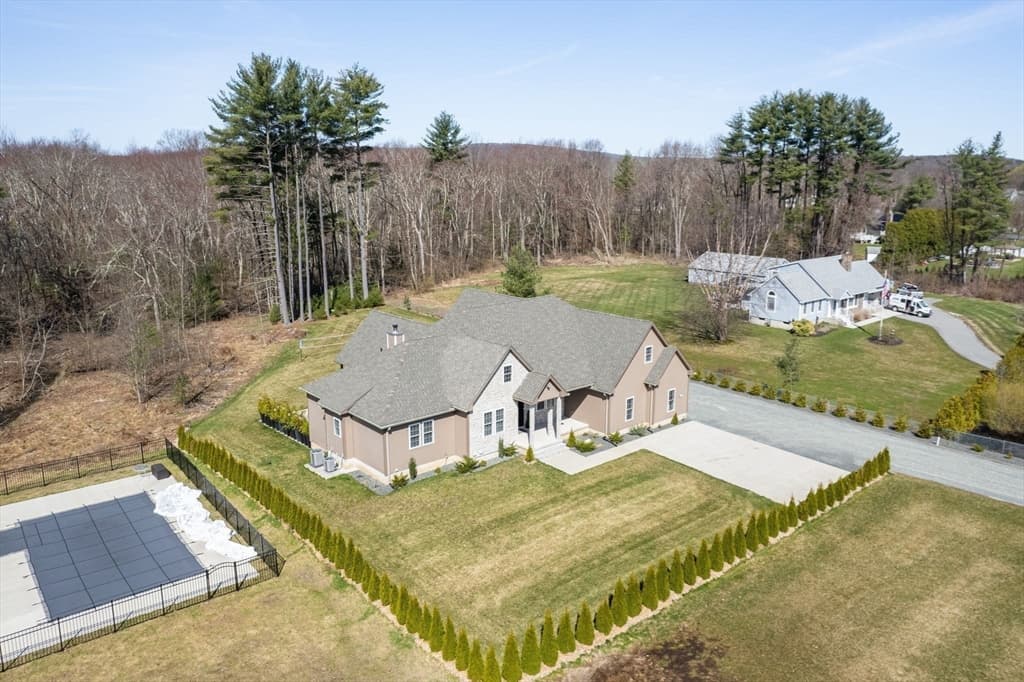 141 Birnie Ave photo 4