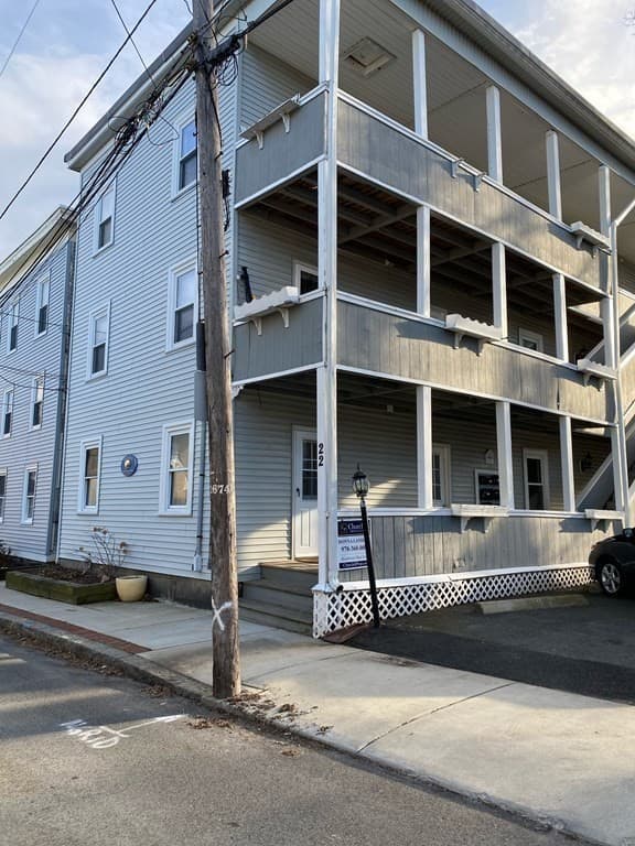 22 Carlton St #1