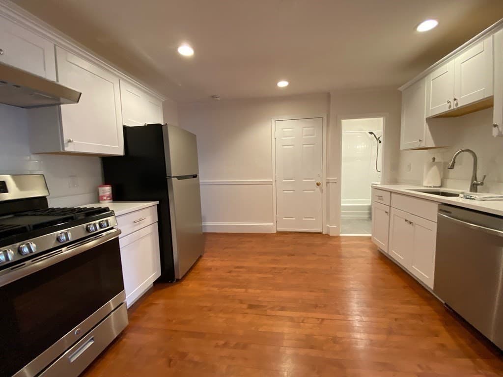 22 Carlton St #1 photo 4
