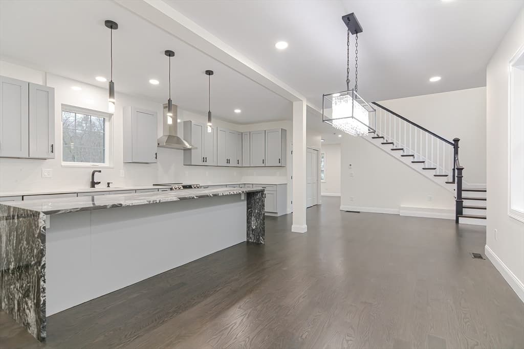 34 Maple St photo 3