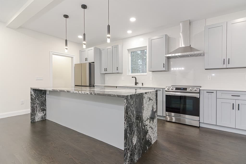 34 Maple St photo 5