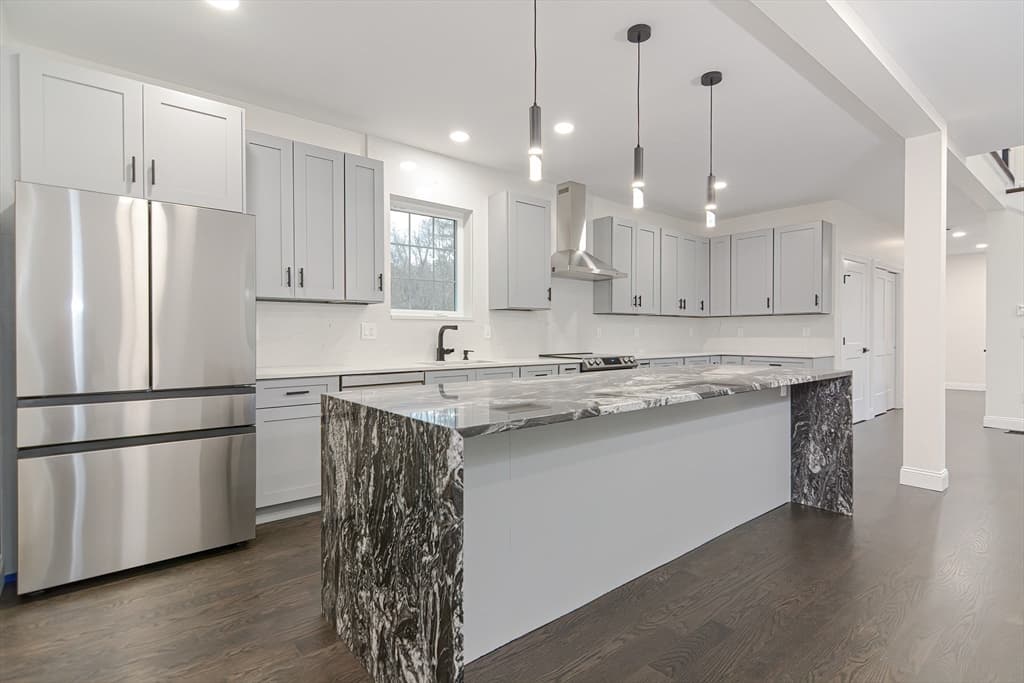 34 Maple St photo 4