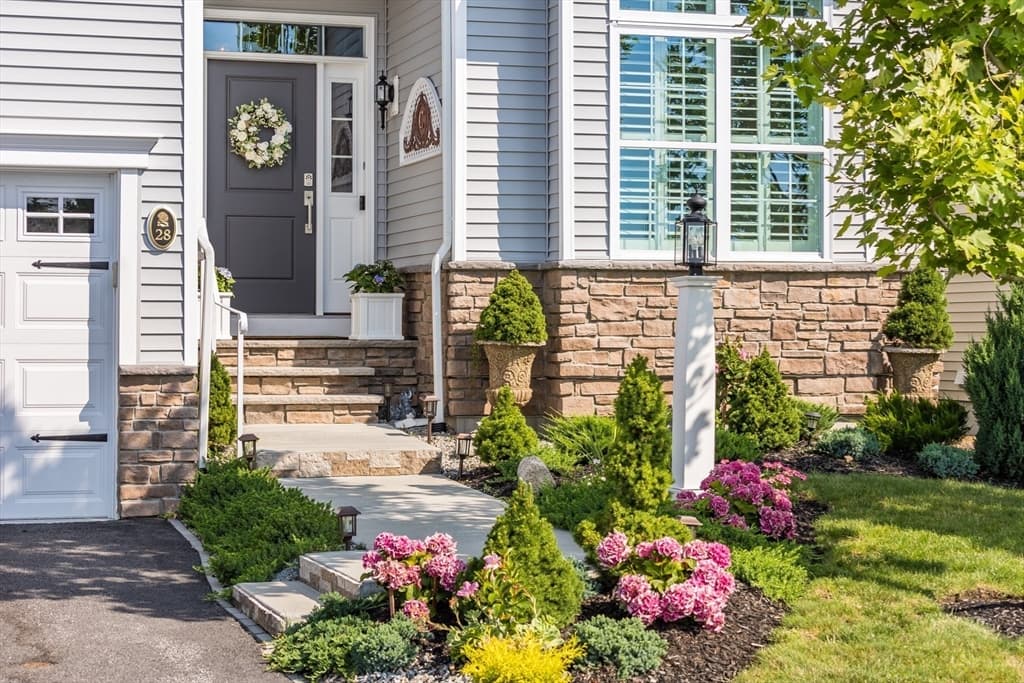 28 Briarwood photo 3