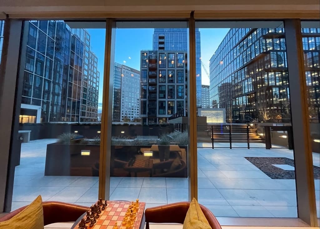 135 Seaport Blvd #1512 photo 2