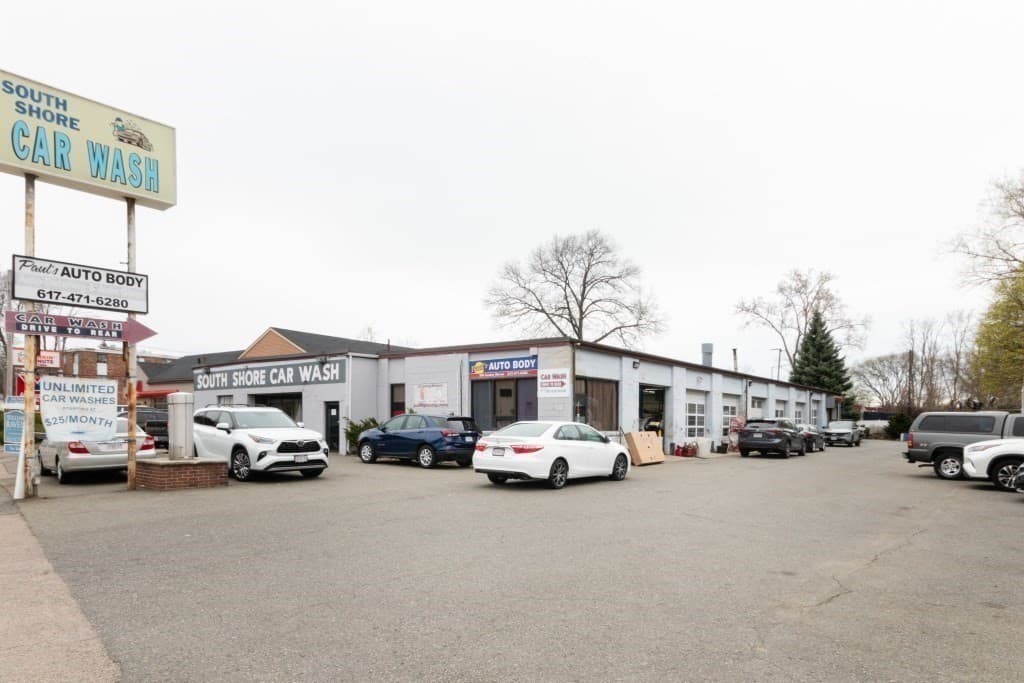 384 Centre St. photo 4