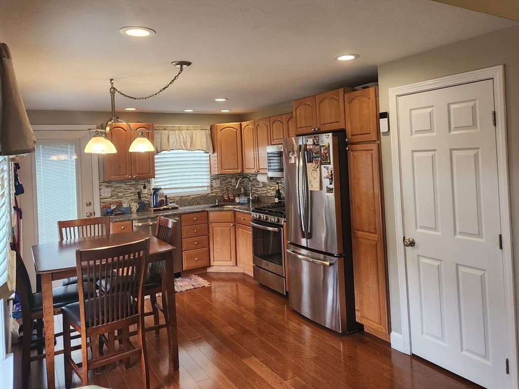 400 King James Blvd photo 2