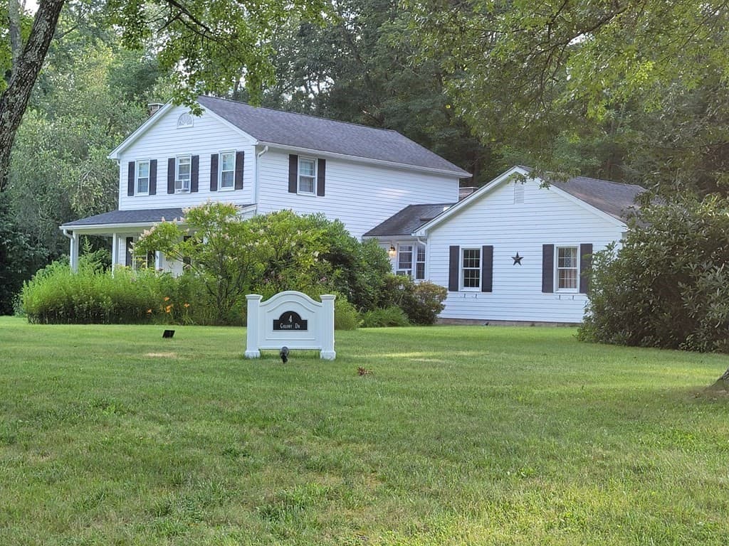 4 Colony Dr