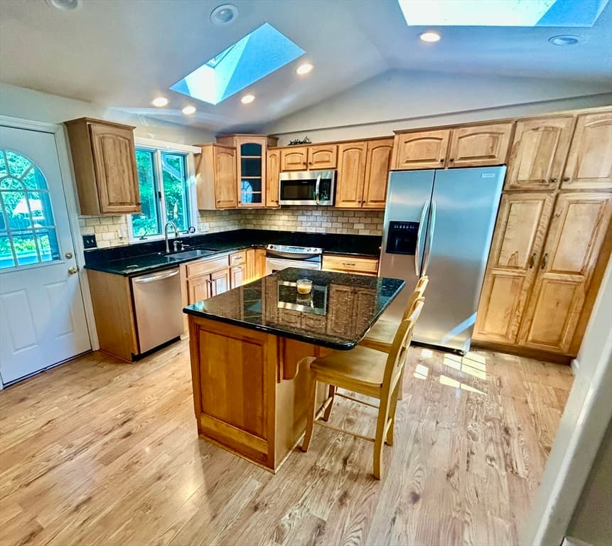 4 Colony Dr photo 4