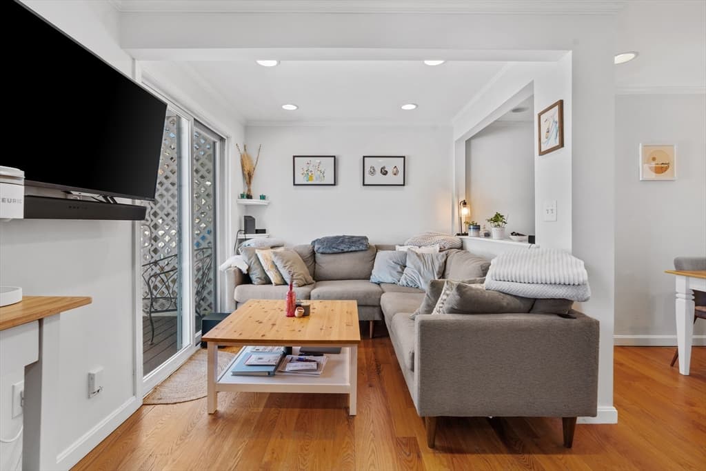 5 Burrill Pl photo 3