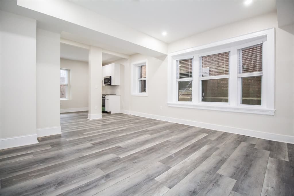 18 Walnut St #1
