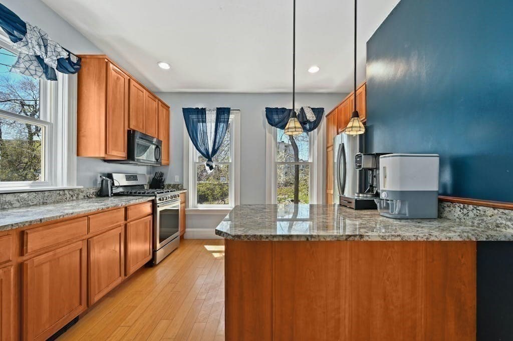 16 Alden St photo 2
