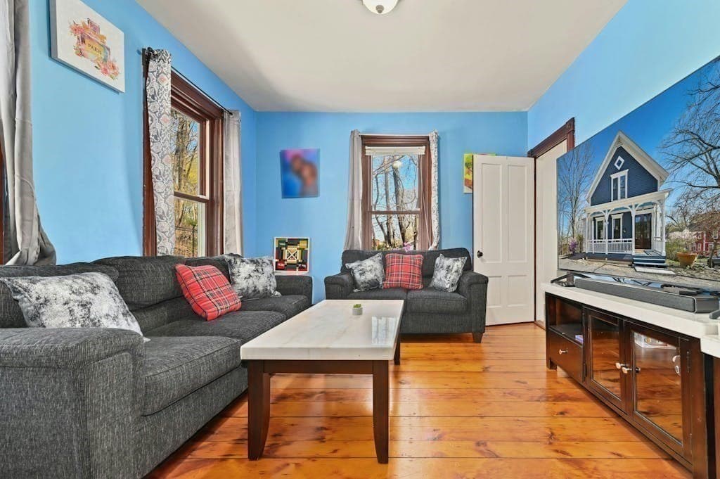 16 Alden St photo 4