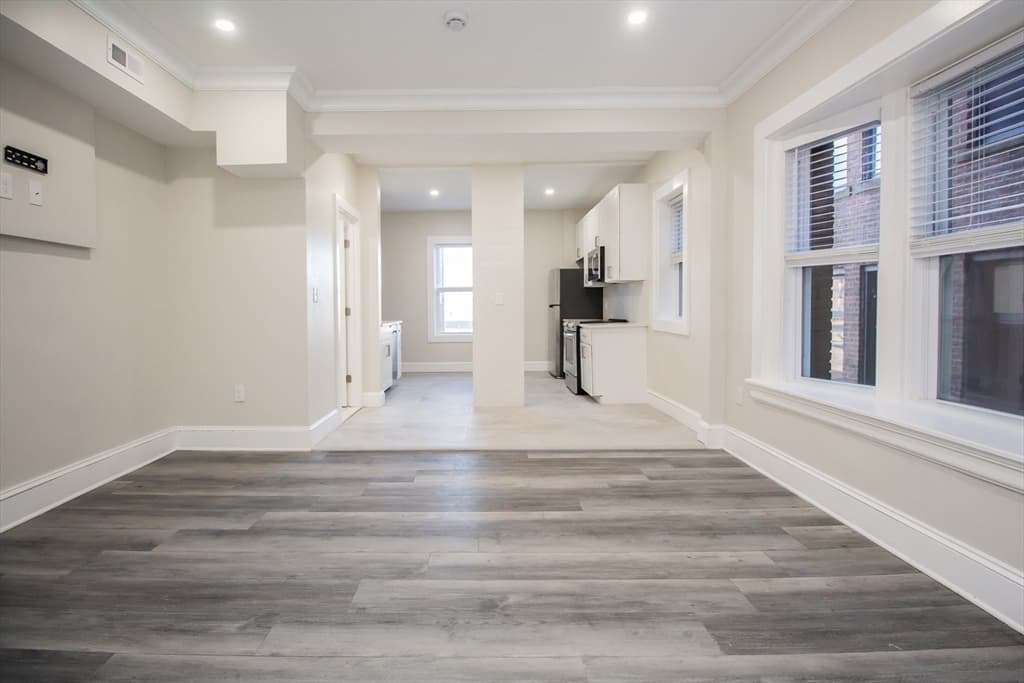 18 Walnut St #7
